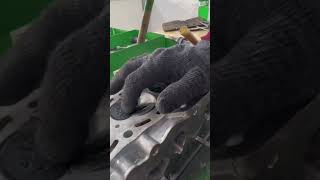 servincing cylinder head valve automobile mechnism japanesecar mechanical [upl. by Ryun]