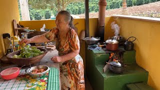 MINHA MÃE FEZ O PRIMEIRO ALMOÇO NA CASINHA NO PÉ DA SERRA [upl. by Eellek]