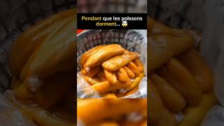 Pendant que les poissons dorment 🤯 shorts short asmr streetfood [upl. by Dorr881]