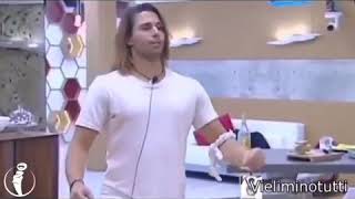 Luca Onestini  Batti le mani schiocca le dite umore alto tutta la vita GFVIP [upl. by Yrbua]