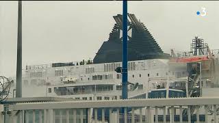 Des migrants ont infiltré le port de Calais et se sont réfugiés dans un ferry [upl. by Virg400]