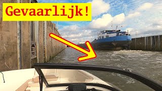 HET GROOTSTE GEVAAR IN EEN SLUIS  Varen Met Plezier [upl. by Aicekal]