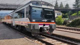 REX UT 470187 y UT 440236 a su paso por la estación de Bembibre León [upl. by Nnylrac]