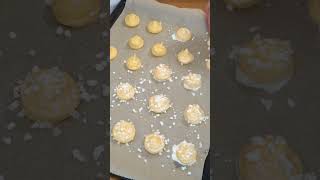 Des chouquettes irrésistibles garnies de crème chantilly maison  🧁 recette patisserie choux [upl. by Roby]