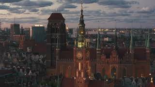 Gdańsk  Bazylika Mariacka i Ratusz Głównego Miasta po zachodzie słońca  DJI Air 3 4K 50 FPS [upl. by Ennovyhc]