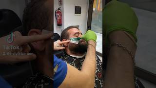 Perfilado de barba con depilación con cera caliente un arreglo de cejas con máquina shorts tiktok [upl. by Aidul]