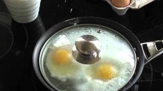 EASY THREE MINUTE Poached Eggs for a Healthy Breakfast [upl. by Thomasa]