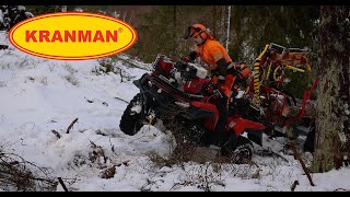 Kranman T1750 griplastarvagn för ATV hämtar vindfällen i snö [upl. by Cullan890]