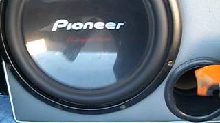 Pioneer 1400w 400 rms quebrando CD [upl. by Ssirk]