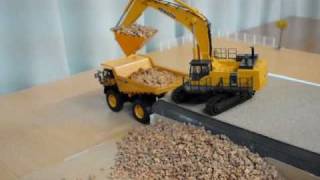 ショベルカー＆ダンプカー Komatsu excavator with miningtruck 積み込み～運搬 [upl. by Eiro]