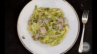 Tagliatelle paglia e fieno con panna prosciutto e piselli [upl. by Amador]