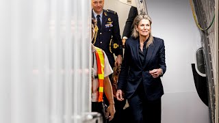 Koningin Maxima komt aan op vliegveld van Manilla Filipijnen [upl. by Atenek]