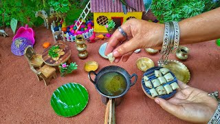 Miniature Khari Mathri Recipe  Trending Khari Mathri Recipe  Munnis Miniature [upl. by Enialem57]