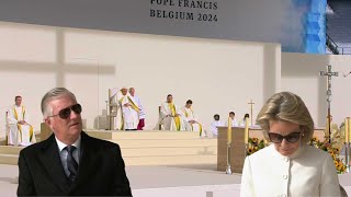 Família real belga assistiu à missa celebrada pelo Papa Francisco [upl. by Xirtaeb28]