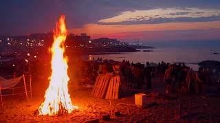 FELIZ SANJUAN Coruña Galicia España Noche de hogueras y celebraciones en playa riazor [upl. by Ranger]