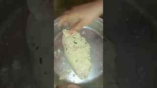 कुरकुरी मठरी बनाने का आसान तरीका।wheat flour maida mathri। Khasta mathri।food youtubeshorts [upl. by Minnie293]