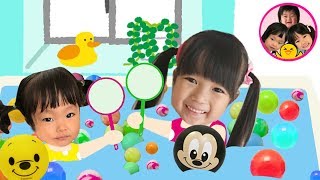 お風呂でスーパーボールすくい対決！ 勝つのはどっち？ クレヨンしんちゃん 3人きょうだい 5歳 2歳 るんるんママ [upl. by Sylirama]