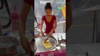 Puy roti lady bangkok Famous women selling roti Saladaeng Bangkokโรตีร้านดัง ศาลาแดง [upl. by Schafer]