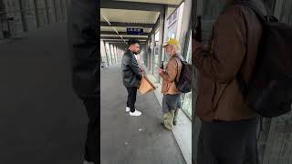 Essen an Obdachlose Menschen verteilen 🥹❤️ sharelove bekind liebe [upl. by Olenolin]