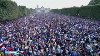 Stampvolle fanzones in Zagreb en Parijs  RTL NIEUWS [upl. by Llenrod]