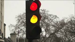 DANGER WITH THE CONFUSING FLASHING AMBER FILTERING SEQUENCE AT SIGNALCONTROLLED CROSSINGS IN SPAIN [upl. by Aicercul512]