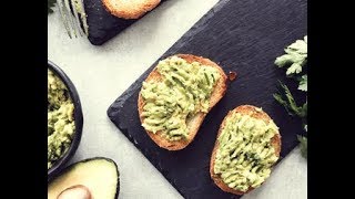 Recette  Tartine à lavocat [upl. by Laamak]