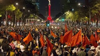 quotPeña tú no eres Ayotzinapaquot le dicen en multitudinaria marcha por los normalistas [upl. by Giah]