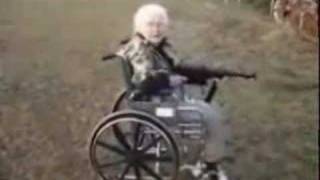 Oma mit Sturmgewehr bzw Maschinenpistole MP 40  a old woman with a gun [upl. by Dilly862]