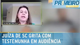 Juíza de SC que gritou com testemunha é suspensa de audiências  Primeiro Impacto 291123 [upl. by Allerie681]