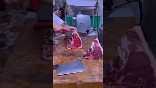 How do you cut Florentine Steak Bistecca Alla Fiorentina [upl. by Darice949]