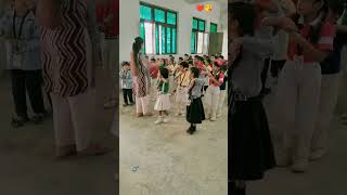 Mud ke Na dekho dilbaro ❤️😍viralshort dance shoollife shortvideo dance [upl. by Dweck946]