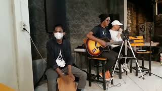 DI UJUNG JALAN  SAMSONS  LIVE COVER IN OWNER CAFE BTL [upl. by Kiran]