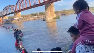 MÁS DE 500 migrantes CRUZAN EL RIO BRAVO POR PIEDRAS NEGRAS [upl. by Eladnor]