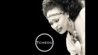 Oumou Sangare  Tcheou [upl. by Lyrahc829]