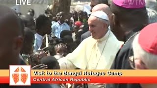 Papst Franziskus in Afrika  Besuch eines Flüchtlingslagers in der Zentralafrikanischen Republik [upl. by Eniamret]