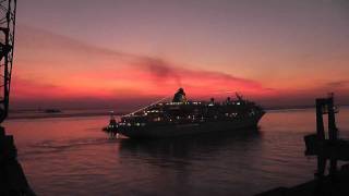 ARTANIA amp AMADEA  Ablegen in Bremerhaven am 28911 zu Sonnenuntergang [upl. by Rimas38]