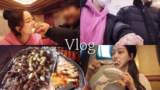 일상 vlog  돼지파티야 혹한기 체험이야 🥶  춘천 카라반 캠핑  남자친구랑 같이 요리  국물 라볶이 삼겹살 치킨마요 이영자 한방통닭 집밥 [upl. by Reviere]