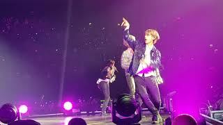 When V burned me 🔥💕🔥 Baepsae  BTS방탄소년단  Love yourself Tour in Amsterdam  13102018 HD [upl. by Ahon126]