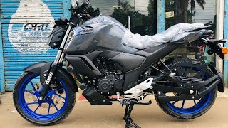 Yamaha FZS V3 Deluxe মাত্র ৪০০ কিলোমিটার রান  ধামাকা অফারে পেয়ে যাবেন  শাহজালাল মোটরবাইক শোরুমে [upl. by Eidnalem]