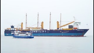 Segelschiff quotPekingquot im Dockschiff Combi Dock III vor Cuxhaven [upl. by Guttery]