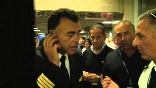 Comandante Airbus Alitalia applaudito a Fiumicino [upl. by Adnorhs939]