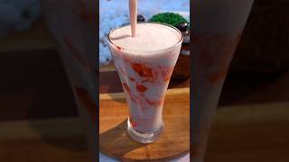 Strawberry Banana Smoothie 😍 smoothie recipe strawberrysmoothie foodiefromgwalior [upl. by Sorce]