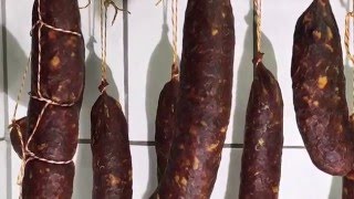 Kulen Wurst Paprika Wurst Kroatische Delikatesse vom Backmetz [upl. by Irmgard]