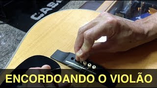 Como Trocar as Cordas do ViolaÌƒo  Cordas de AcÌ§o  Tutorial [upl. by Ahsekad450]