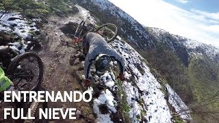 Entrenando Técnica de Mountain Bike Enduro con Nieve y Barro para la Carrera [upl. by Sundin100]