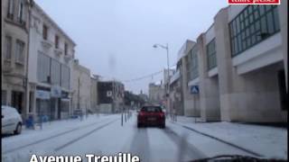 VIDEO Châtellerault  petite promenade en ville sous la neig [upl. by Crescen]