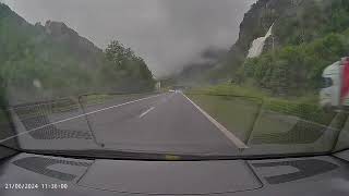 Dashcam Une quotpetitequot cascade en Suisse [upl. by Tristis]