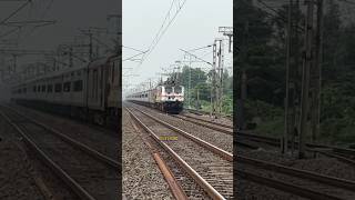 Dangerous Shantiniketan Express Destroying Baruipara 😨🔥 train trendingshorts vandebharatexp [upl. by Minnaminnie75]