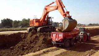 Hitachi 670 beläd Dumper LKW und Fendt Video2 [upl. by Ynnaj]