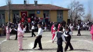 Ayazin İlköğretim Okulu 23 nisan 2011 halk oyunları wmv [upl. by Vitia199]